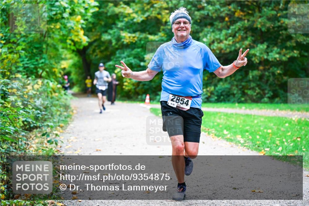 12.10.2025 - Bramfelder Halbmarathon 2025 Dr. Thomas Lammeyer http://msf.ph/oto/9354875 12.10.2025 10:51:40 Laufen 2854, 56 meine-sportfotos.de