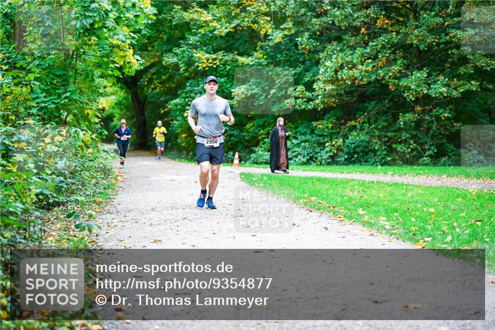 12.10.2025 - Bramfelder Halbmarathon 2025 Dr. Thomas Lammeyer http://msf.ph/oto/9354877 12.10.2025 10:51:43 Laufen 2950 meine-sportfotos.de
