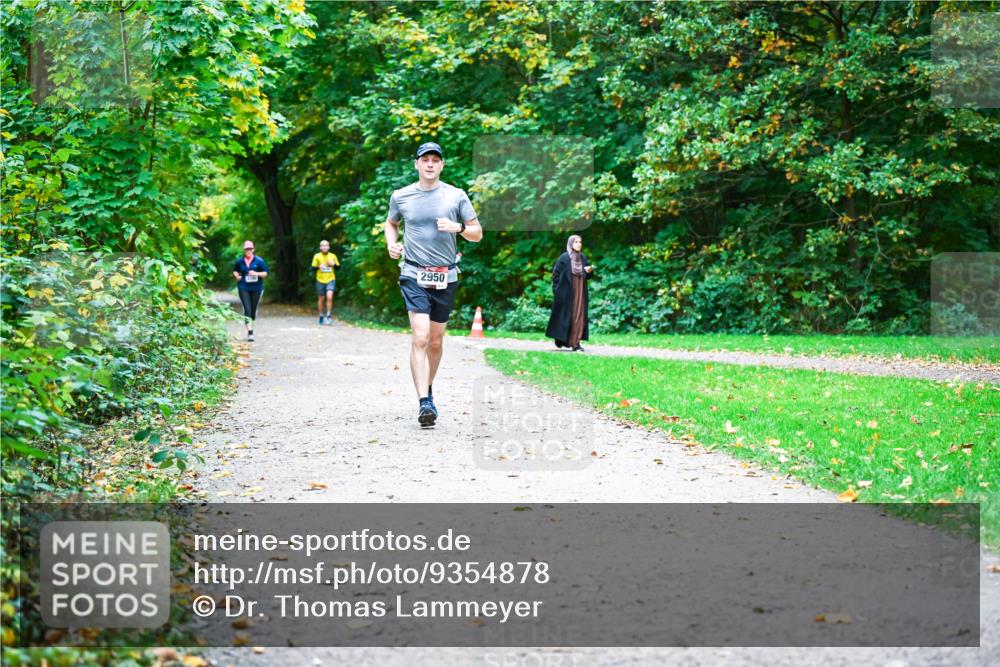 12.10.2025 - Bramfelder Halbmarathon 2025 Dr. Thomas Lammeyer http://msf.ph/oto/9354878 12.10.2025 10:51:43 Laufen 2950 meine-sportfotos.de