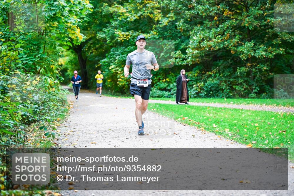12.10.2025 - Bramfelder Halbmarathon 2025 Dr. Thomas Lammeyer http://msf.ph/oto/9354882 12.10.2025 10:51:44 Laufen 2950 meine-sportfotos.de