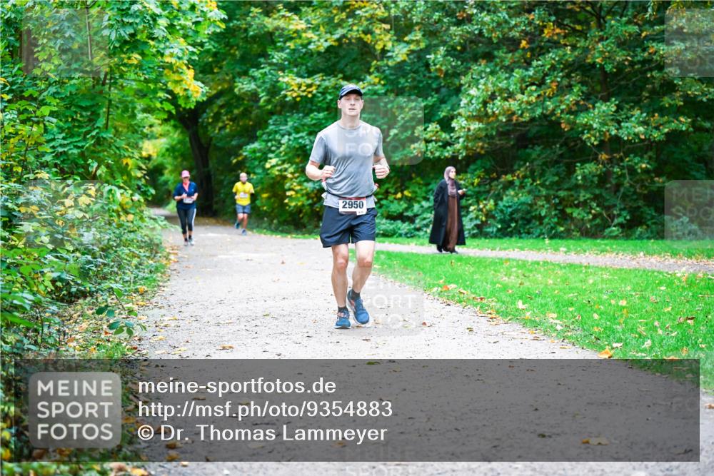 12.10.2025 - Bramfelder Halbmarathon 2025 Dr. Thomas Lammeyer http://msf.ph/oto/9354883 12.10.2025 10:51:44 Laufen 2950 meine-sportfotos.de