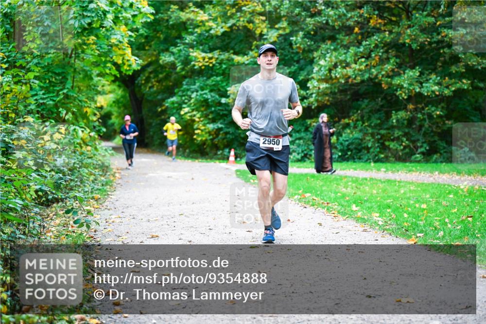 12.10.2025 - Bramfelder Halbmarathon 2025 Dr. Thomas Lammeyer http://msf.ph/oto/9354888 12.10.2025 10:51:45 Laufen 2950, 52 meine-sportfotos.de