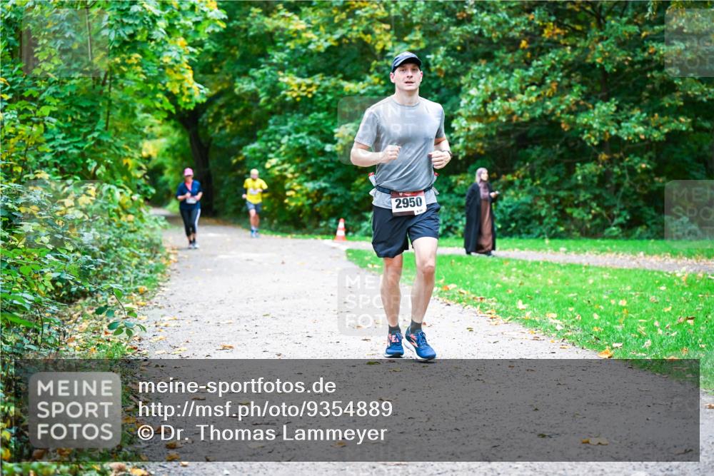 12.10.2025 - Bramfelder Halbmarathon 2025 Dr. Thomas Lammeyer http://msf.ph/oto/9354889 12.10.2025 10:51:45 Laufen 2950 meine-sportfotos.de