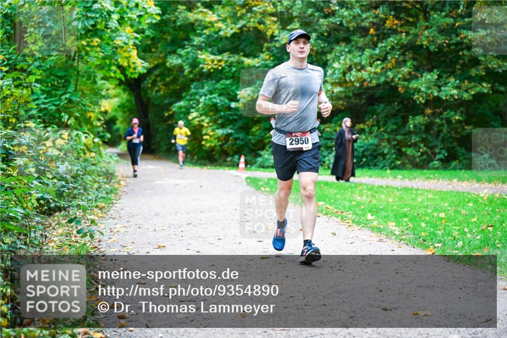 12.10.2025 - Bramfelder Halbmarathon 2025 Dr. Thomas Lammeyer http://msf.ph/oto/9354890 12.10.2025 10:51:45 Laufen 2950, 852 meine-sportfotos.de
