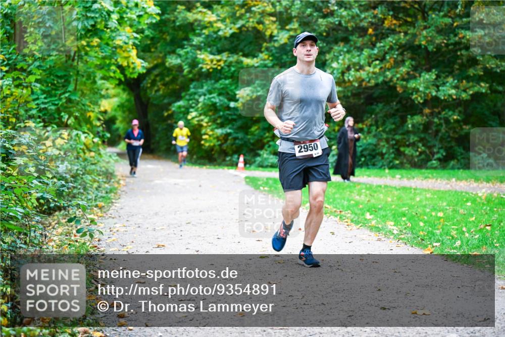 12.10.2025 - Bramfelder Halbmarathon 2025 Dr. Thomas Lammeyer http://msf.ph/oto/9354891 12.10.2025 10:51:45 Laufen 2950 meine-sportfotos.de
