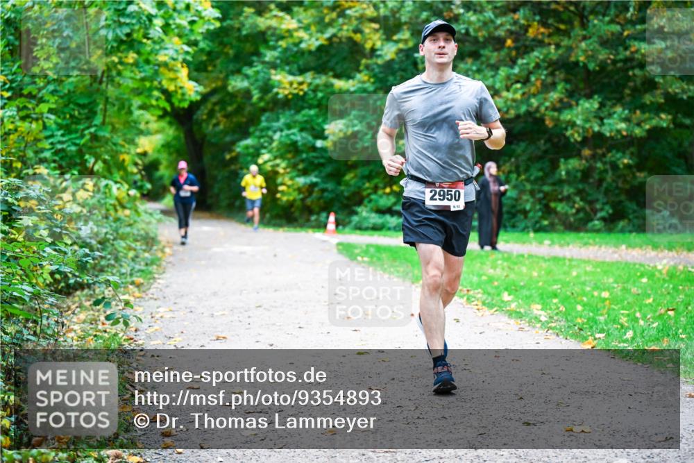 12.10.2025 - Bramfelder Halbmarathon 2025 Dr. Thomas Lammeyer http://msf.ph/oto/9354893 12.10.2025 10:51:46 Laufen 2950, 52 meine-sportfotos.de
