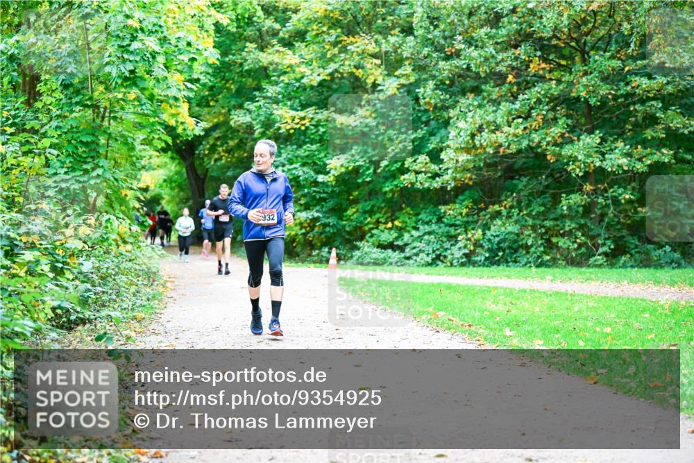 12.10.2025 - Bramfelder Halbmarathon 2025 Dr. Thomas Lammeyer http://msf.ph/oto/9354925 12.10.2025 10:52:03 Laufen 932 meine-sportfotos.de