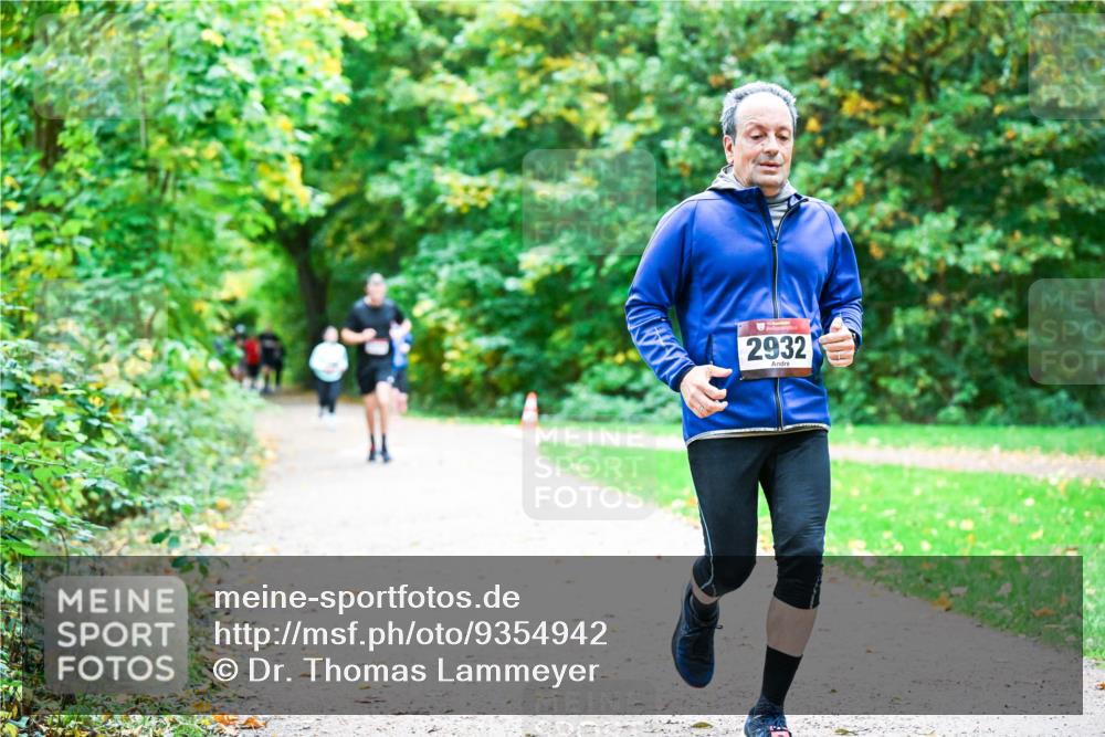 12.10.2025 - Bramfelder Halbmarathon 2025 Dr. Thomas Lammeyer http://msf.ph/oto/9354942 12.10.2025 10:52:05 Laufen 2932 meine-sportfotos.de