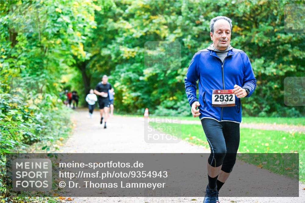 12.10.2025 - Bramfelder Halbmarathon 2025 Dr. Thomas Lammeyer http://msf.ph/oto/9354943 12.10.2025 10:52:06 Laufen 2932 meine-sportfotos.de