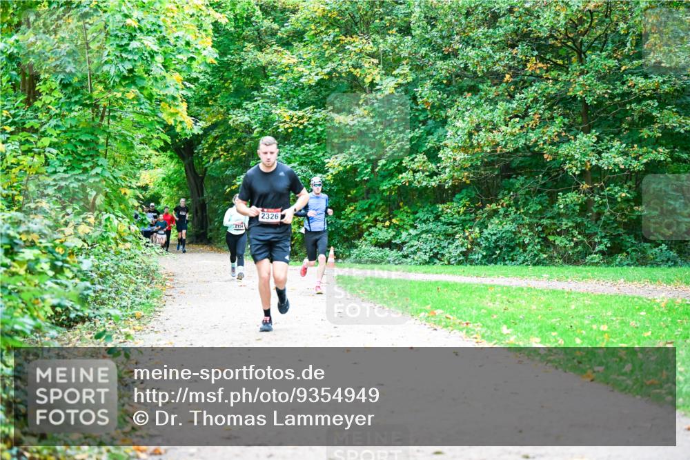 12.10.2025 - Bramfelder Halbmarathon 2025 Dr. Thomas Lammeyer http://msf.ph/oto/9354949 12.10.2025 10:52:08 Laufen 2154, 2326 meine-sportfotos.de