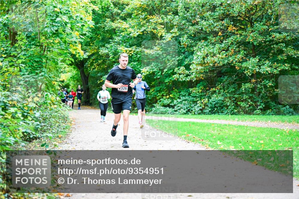 12.10.2025 - Bramfelder Halbmarathon 2025 Dr. Thomas Lammeyer http://msf.ph/oto/9354951 12.10.2025 10:52:09 Laufen 2326 meine-sportfotos.de