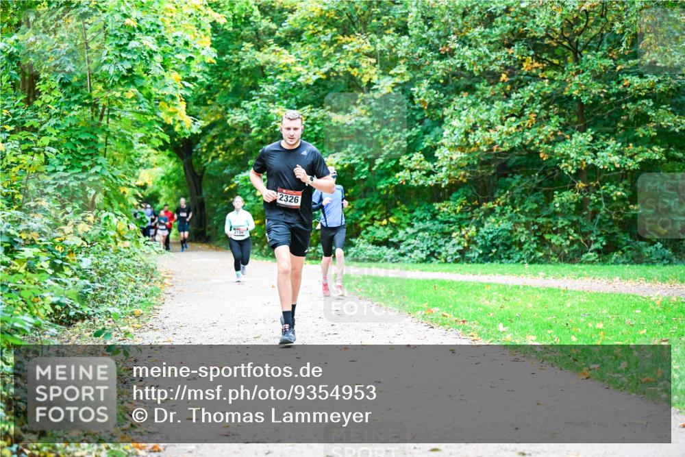 12.10.2025 - Bramfelder Halbmarathon 2025 Dr. Thomas Lammeyer http://msf.ph/oto/9354953 12.10.2025 10:52:09 Laufen 215, 2326 meine-sportfotos.de