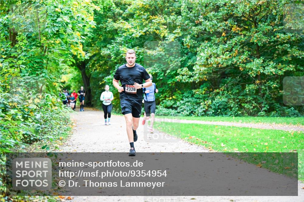 12.10.2025 - Bramfelder Halbmarathon 2025 Dr. Thomas Lammeyer http://msf.ph/oto/9354954 12.10.2025 10:52:09 Laufen 2154, 2326 meine-sportfotos.de