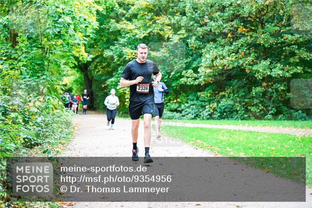 12.10.2025 - Bramfelder Halbmarathon 2025 Dr. Thomas Lammeyer http://msf.ph/oto/9354956 12.10.2025 10:52:09 Laufen 2326 meine-sportfotos.de