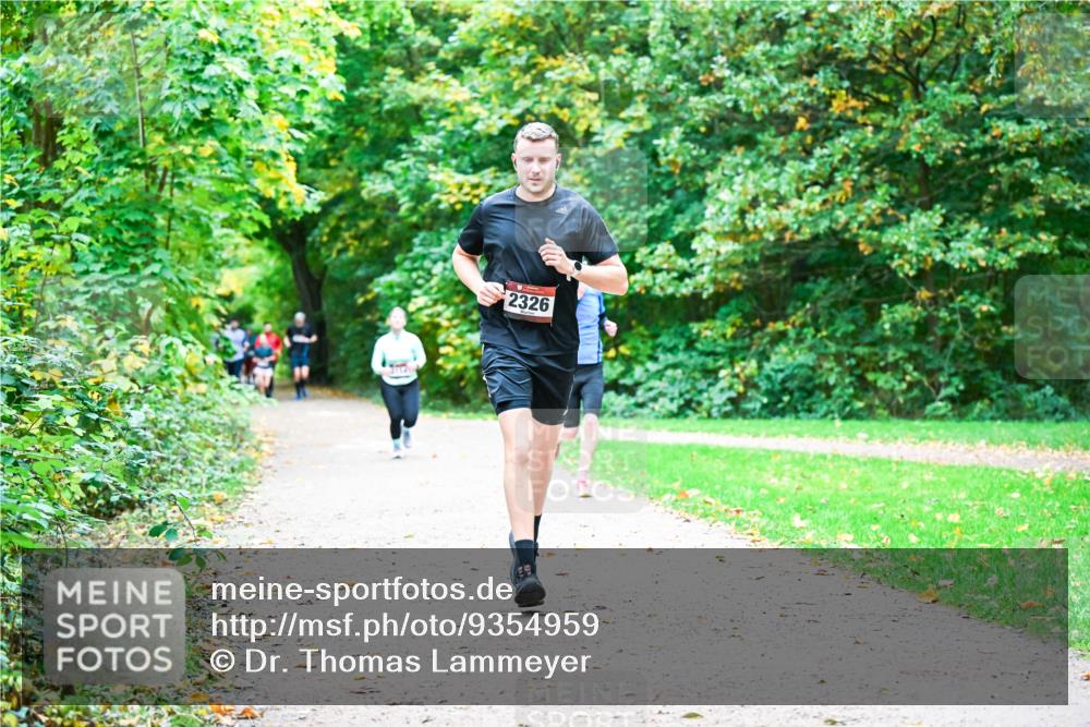 12.10.2025 - Bramfelder Halbmarathon 2025 Dr. Thomas Lammeyer http://msf.ph/oto/9354959 12.10.2025 10:52:10 Laufen 2326 meine-sportfotos.de
