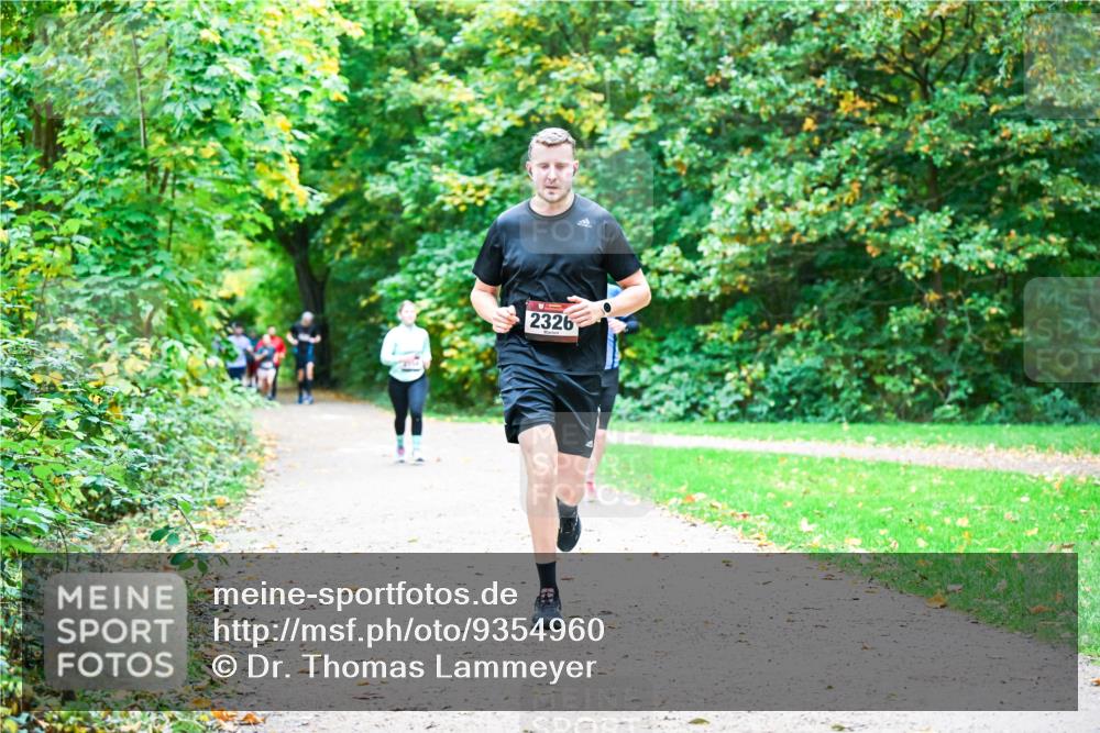 12.10.2025 - Bramfelder Halbmarathon 2025 Dr. Thomas Lammeyer http://msf.ph/oto/9354960 12.10.2025 10:52:10 Laufen 2326 meine-sportfotos.de