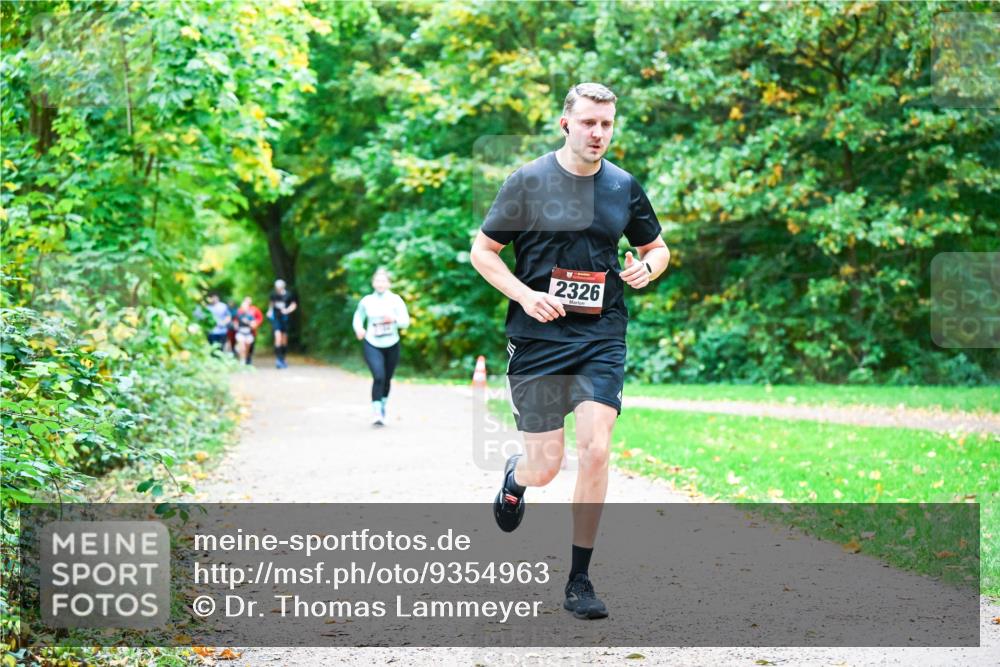 12.10.2025 - Bramfelder Halbmarathon 2025 Dr. Thomas Lammeyer http://msf.ph/oto/9354963 12.10.2025 10:52:10 Laufen 2326 meine-sportfotos.de