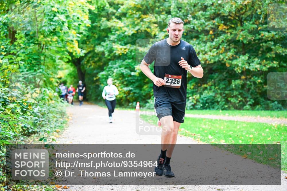 12.10.2025 - Bramfelder Halbmarathon 2025 Dr. Thomas Lammeyer http://msf.ph/oto/9354964 12.10.2025 10:52:10 Laufen 2326 meine-sportfotos.de