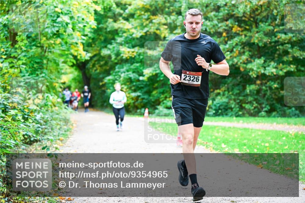 12.10.2025 - Bramfelder Halbmarathon 2025 Dr. Thomas Lammeyer http://msf.ph/oto/9354965 12.10.2025 10:52:11 Laufen 2326 meine-sportfotos.de