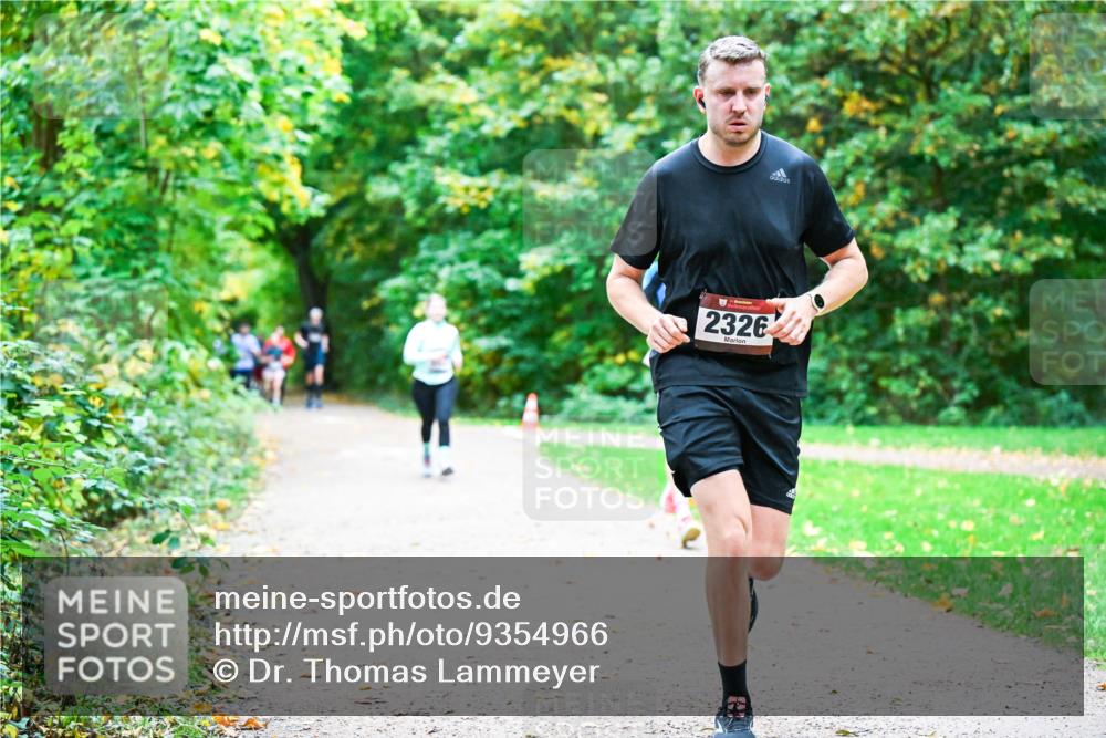 12.10.2025 - Bramfelder Halbmarathon 2025 Dr. Thomas Lammeyer http://msf.ph/oto/9354966 12.10.2025 10:52:11 Laufen 2326 meine-sportfotos.de
