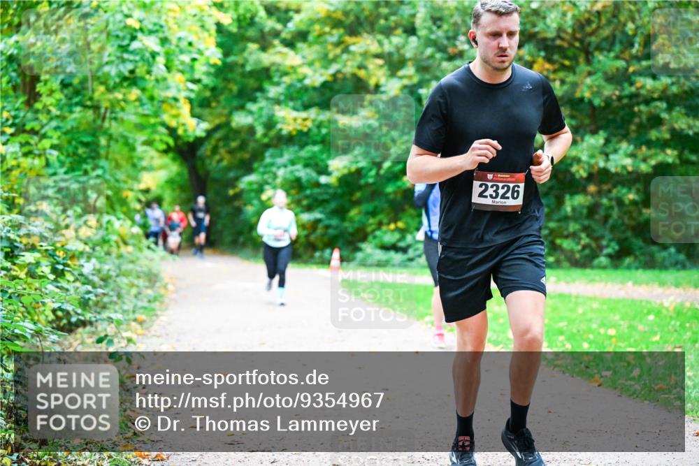 12.10.2025 - Bramfelder Halbmarathon 2025 Dr. Thomas Lammeyer http://msf.ph/oto/9354967 12.10.2025 10:52:11 Laufen 2326 meine-sportfotos.de