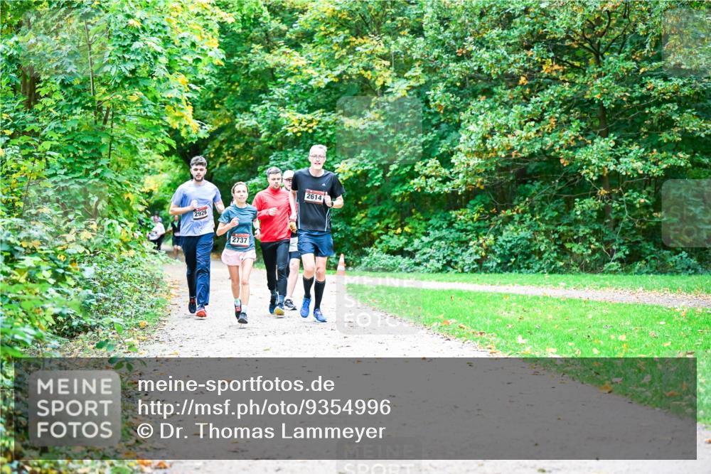 12.10.2025 - Bramfelder Halbmarathon 2025 Dr. Thomas Lammeyer http://msf.ph/oto/9354996 12.10.2025 10:52:20 Laufen 2926, 2737, 2614 meine-sportfotos.de