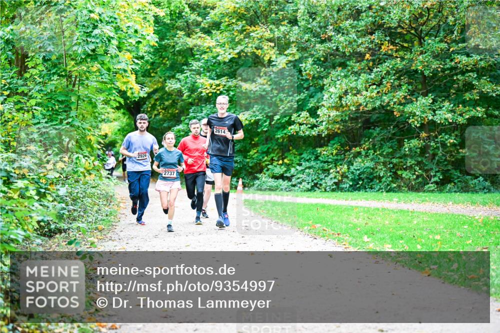 12.10.2025 - Bramfelder Halbmarathon 2025 Dr. Thomas Lammeyer http://msf.ph/oto/9354997 12.10.2025 10:52:21 Laufen 2926, 2737, 2614 meine-sportfotos.de