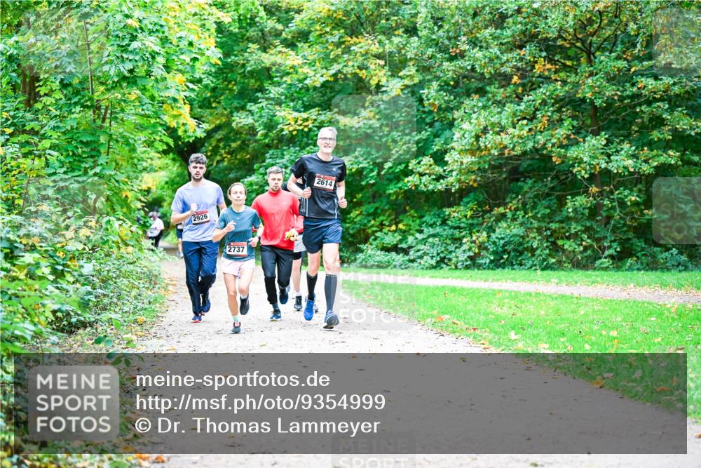 12.10.2025 - Bramfelder Halbmarathon 2025 Dr. Thomas Lammeyer http://msf.ph/oto/9354999 12.10.2025 10:52:21 Laufen 2926, 2737, 2614 meine-sportfotos.de