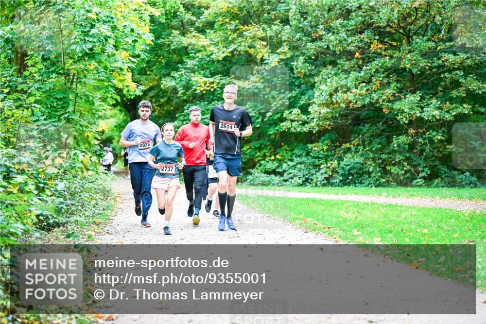 12.10.2025 - Bramfelder Halbmarathon 2025 Dr. Thomas Lammeyer http://msf.ph/oto/9355001 12.10.2025 10:52:21 Laufen 2926, 2737, 2614 meine-sportfotos.de
