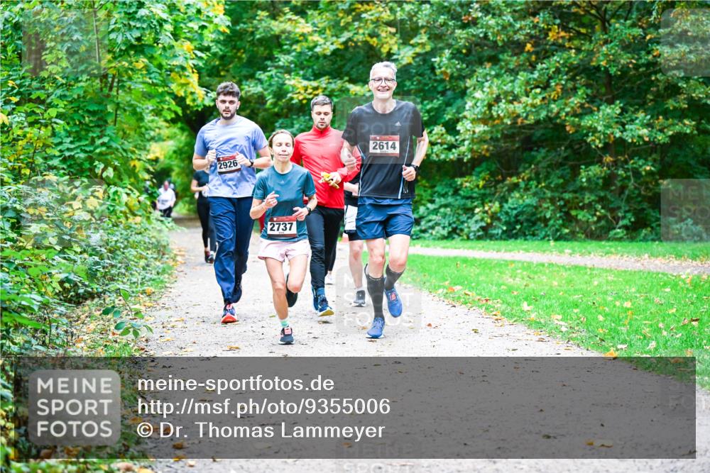 12.10.2025 - Bramfelder Halbmarathon 2025 Dr. Thomas Lammeyer http://msf.ph/oto/9355006 12.10.2025 10:52:22 Laufen 2926, 2737, 2614 meine-sportfotos.de