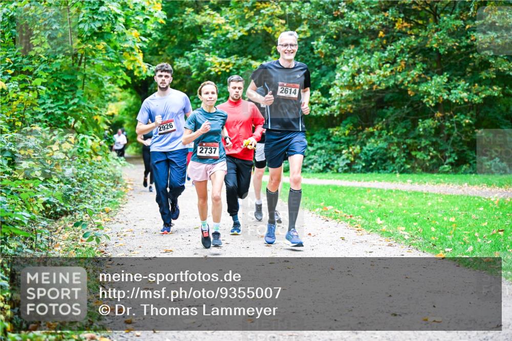 12.10.2025 - Bramfelder Halbmarathon 2025 Dr. Thomas Lammeyer http://msf.ph/oto/9355007 12.10.2025 10:52:23 Laufen 2926, 2737, 2614 meine-sportfotos.de