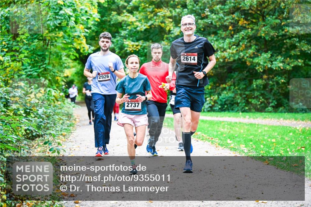 12.10.2025 - Bramfelder Halbmarathon 2025 Dr. Thomas Lammeyer http://msf.ph/oto/9355011 12.10.2025 10:52:23 Laufen 2926, 2737, 2614 meine-sportfotos.de