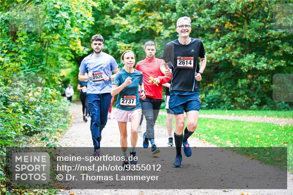 12.10.2025 - Bramfelder Halbmarathon 2025 Dr. Thomas Lammeyer http://msf.ph/oto/9355012 12.10.2025 10:52:23 Laufen 2926, 2737, 2614 meine-sportfotos.de