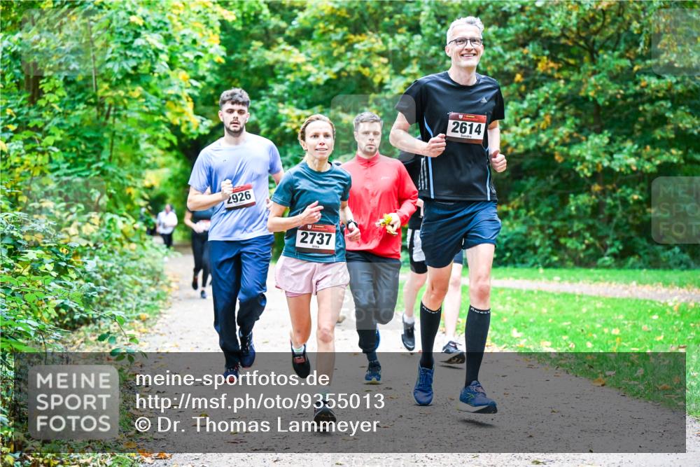 12.10.2025 - Bramfelder Halbmarathon 2025 Dr. Thomas Lammeyer http://msf.ph/oto/9355013 12.10.2025 10:52:23 Laufen 2926, 2737, 2614 meine-sportfotos.de