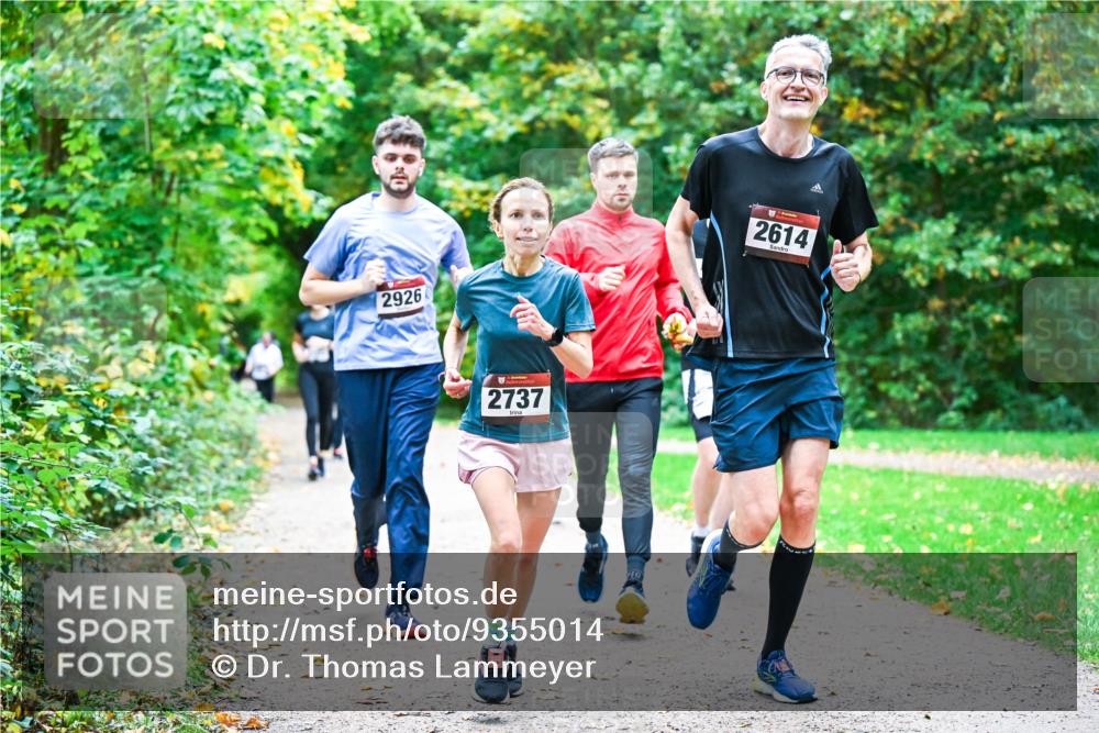 12.10.2025 - Bramfelder Halbmarathon 2025 Dr. Thomas Lammeyer http://msf.ph/oto/9355014 12.10.2025 10:52:24 Laufen 2926, 2737, 2614 meine-sportfotos.de