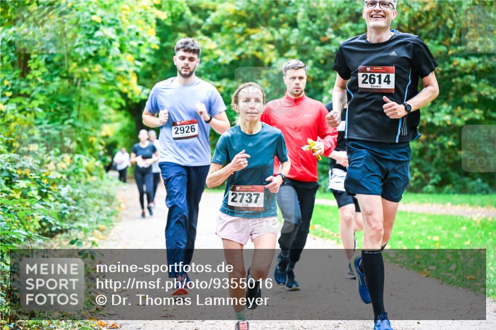 12.10.2025 - Bramfelder Halbmarathon 2025 Dr. Thomas Lammeyer http://msf.ph/oto/9355016 12.10.2025 10:52:24 Laufen 2926, 2737, 2614 meine-sportfotos.de