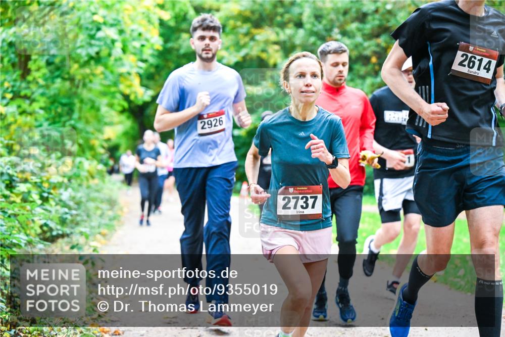 12.10.2025 - Bramfelder Halbmarathon 2025 Dr. Thomas Lammeyer http://msf.ph/oto/9355019 12.10.2025 10:52:24 Laufen 2926, 34, 2737, 2614 meine-sportfotos.de