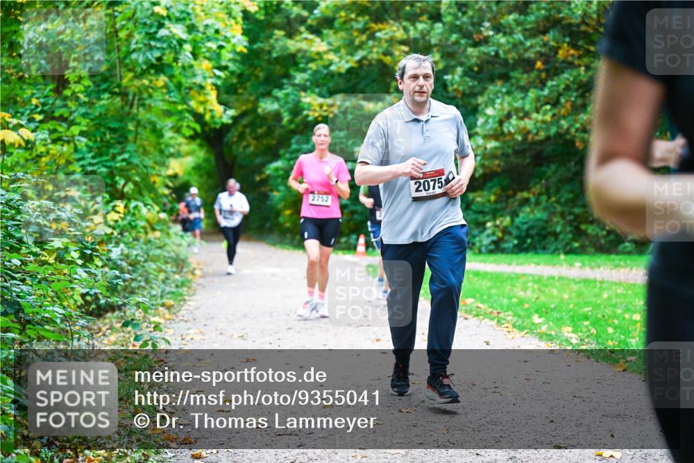 12.10.2025 - Bramfelder Halbmarathon 2025 Dr. Thomas Lammeyer http://msf.ph/oto/9355041 12.10.2025 10:52:30 Laufen 2752, 2075 meine-sportfotos.de