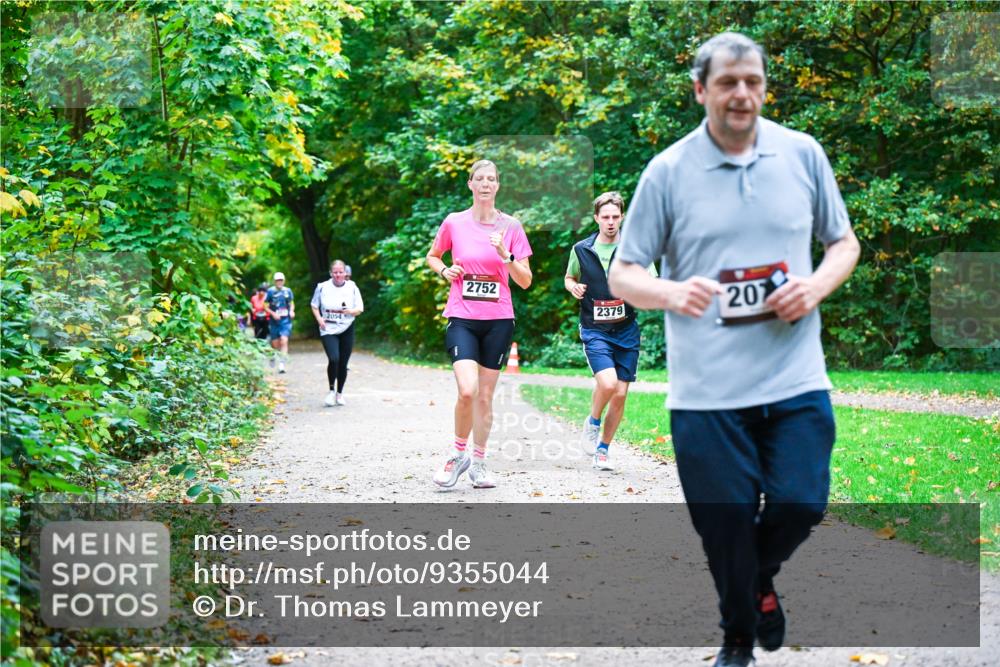 12.10.2025 - Bramfelder Halbmarathon 2025 Dr. Thomas Lammeyer http://msf.ph/oto/9355044 12.10.2025 10:52:31 Laufen 2054, 2752, 2379, 207 meine-sportfotos.de