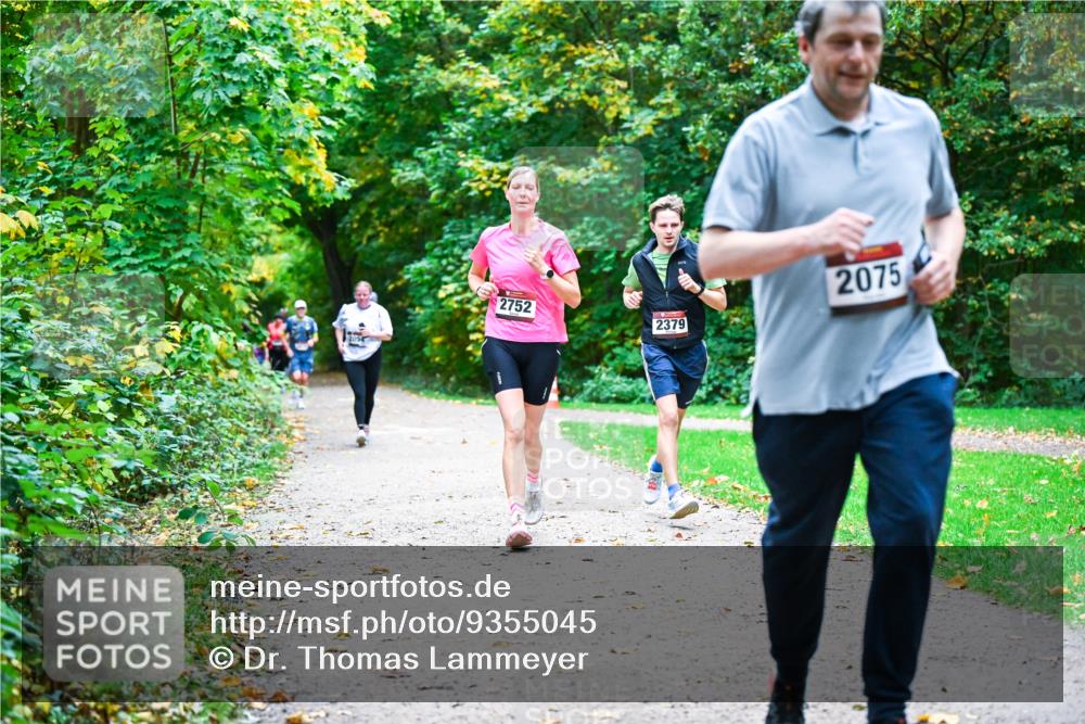 12.10.2025 - Bramfelder Halbmarathon 2025 Dr. Thomas Lammeyer http://msf.ph/oto/9355045 12.10.2025 10:52:31 Laufen 2075, 2752, 2379 meine-sportfotos.de