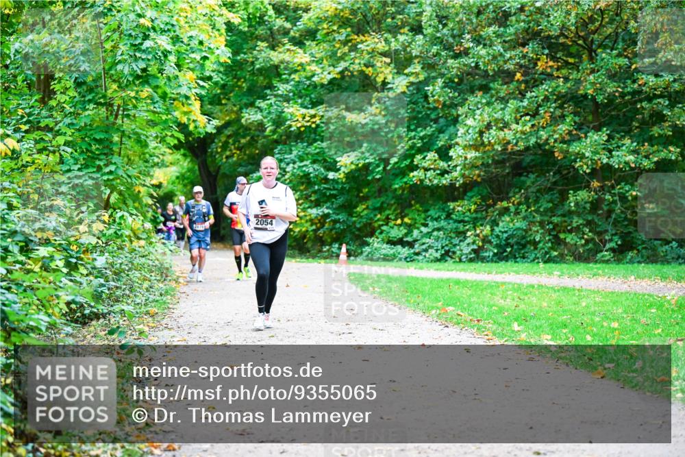12.10.2025 - Bramfelder Halbmarathon 2025 Dr. Thomas Lammeyer http://msf.ph/oto/9355065 12.10.2025 10:52:35 Laufen 2054 meine-sportfotos.de