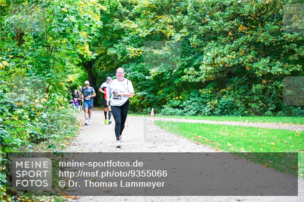 12.10.2025 - Bramfelder Halbmarathon 2025 Dr. Thomas Lammeyer http://msf.ph/oto/9355066 12.10.2025 10:52:35 Laufen 2879 meine-sportfotos.de