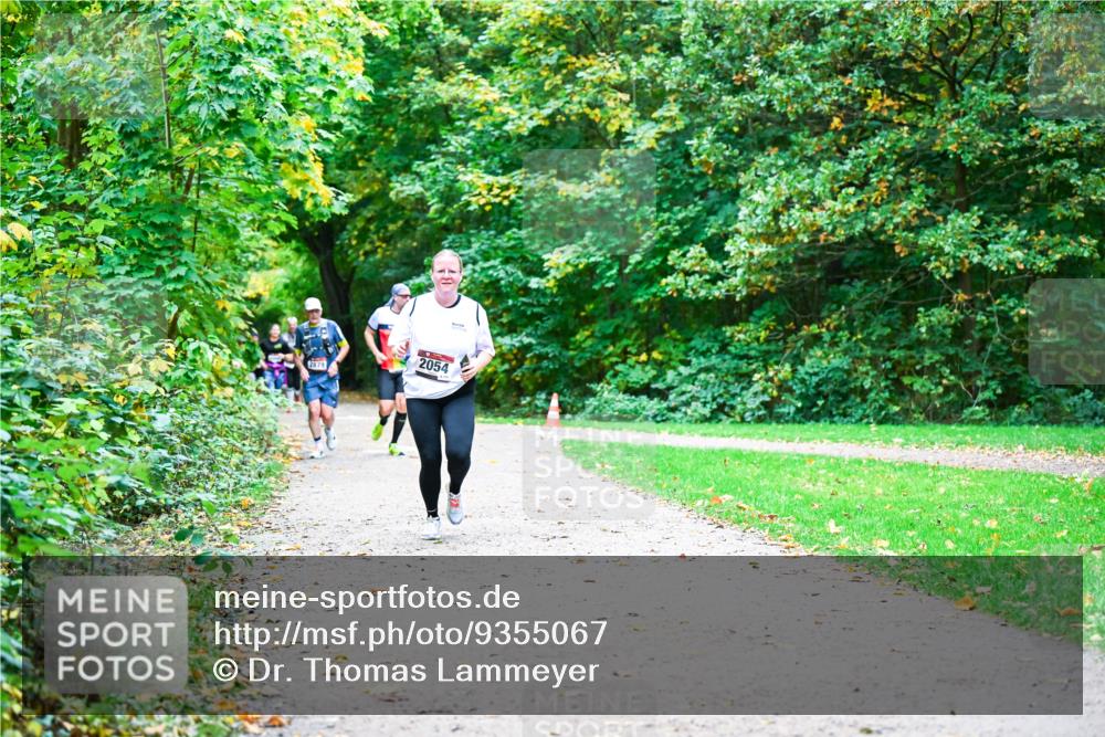 12.10.2025 - Bramfelder Halbmarathon 2025 Dr. Thomas Lammeyer http://msf.ph/oto/9355067 12.10.2025 10:52:35 Laufen 2054, 2879 meine-sportfotos.de
