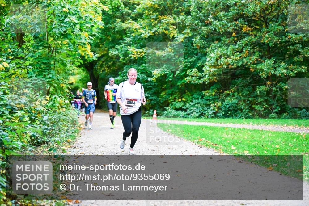 12.10.2025 - Bramfelder Halbmarathon 2025 Dr. Thomas Lammeyer http://msf.ph/oto/9355069 12.10.2025 10:52:35 Laufen 2879, 2054 meine-sportfotos.de