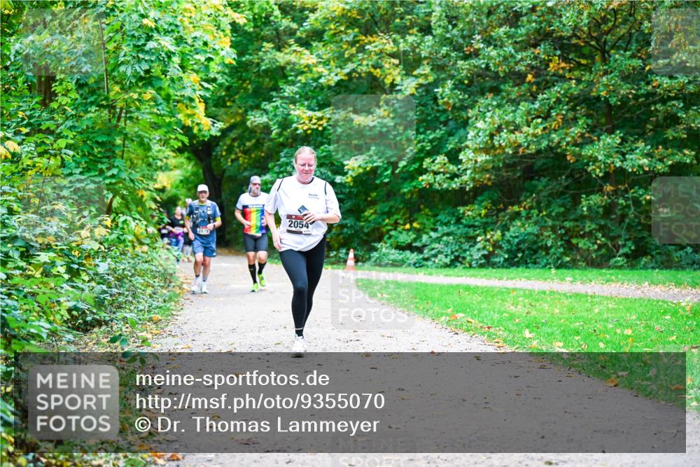 12.10.2025 - Bramfelder Halbmarathon 2025 Dr. Thomas Lammeyer http://msf.ph/oto/9355070 12.10.2025 10:52:35 Laufen 2054, 2879 meine-sportfotos.de