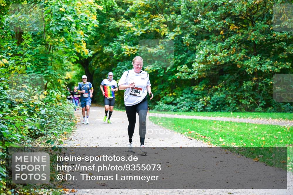 12.10.2025 - Bramfelder Halbmarathon 2025 Dr. Thomas Lammeyer http://msf.ph/oto/9355073 12.10.2025 10:52:36 Laufen 2054 meine-sportfotos.de
