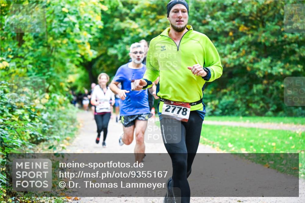 12.10.2025 - Bramfelder Halbmarathon 2025 Dr. Thomas Lammeyer http://msf.ph/oto/9355167 12.10.2025 10:52:53 Laufen 2778 meine-sportfotos.de