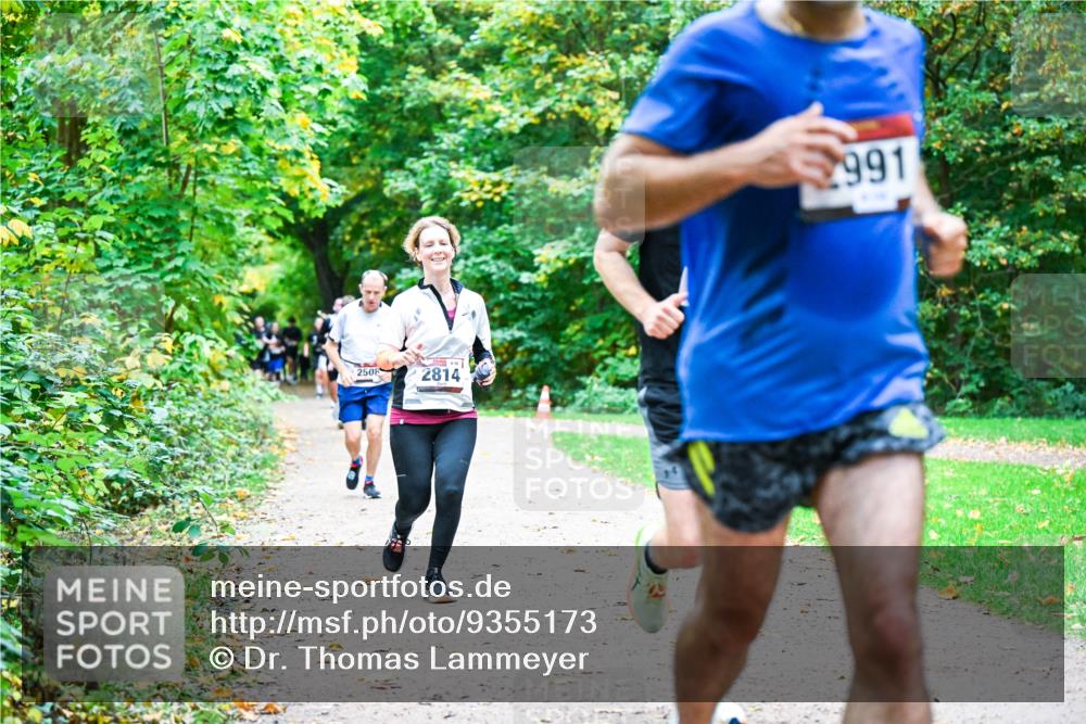 12.10.2025 - Bramfelder Halbmarathon 2025 Dr. Thomas Lammeyer http://msf.ph/oto/9355173 12.10.2025 10:52:54 Laufen 2508, 2814, 991 meine-sportfotos.de
