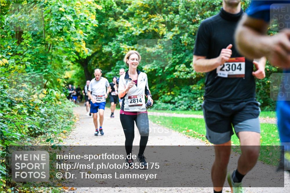 12.10.2025 - Bramfelder Halbmarathon 2025 Dr. Thomas Lammeyer http://msf.ph/oto/9355175 12.10.2025 10:52:55 Laufen 2508, 56, 2814, 2304 meine-sportfotos.de