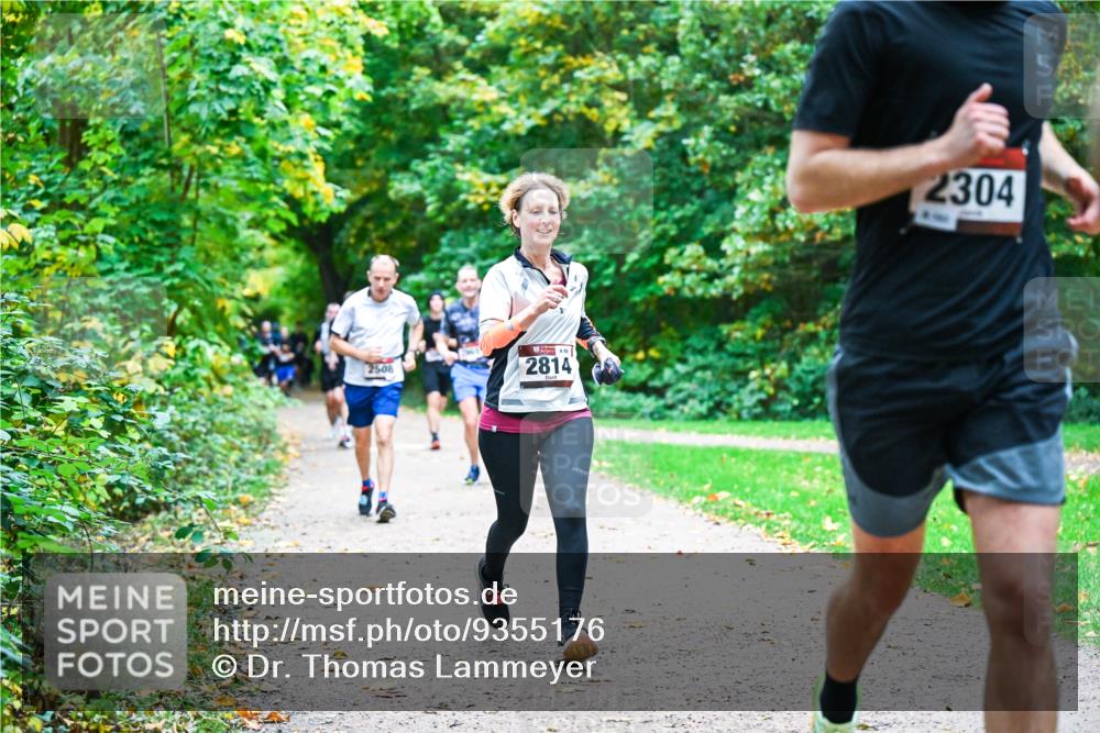 12.10.2025 - Bramfelder Halbmarathon 2025 Dr. Thomas Lammeyer http://msf.ph/oto/9355176 12.10.2025 10:52:55 Laufen 2508, 56, 2814, 2304 meine-sportfotos.de